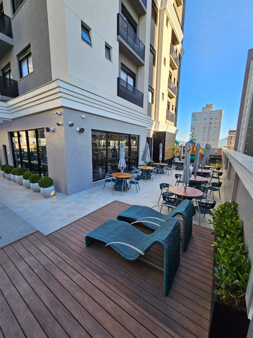 Residencial Brooklyn Tower - Rua 236, Bairro Meia Praia, Itapema - SC (49)