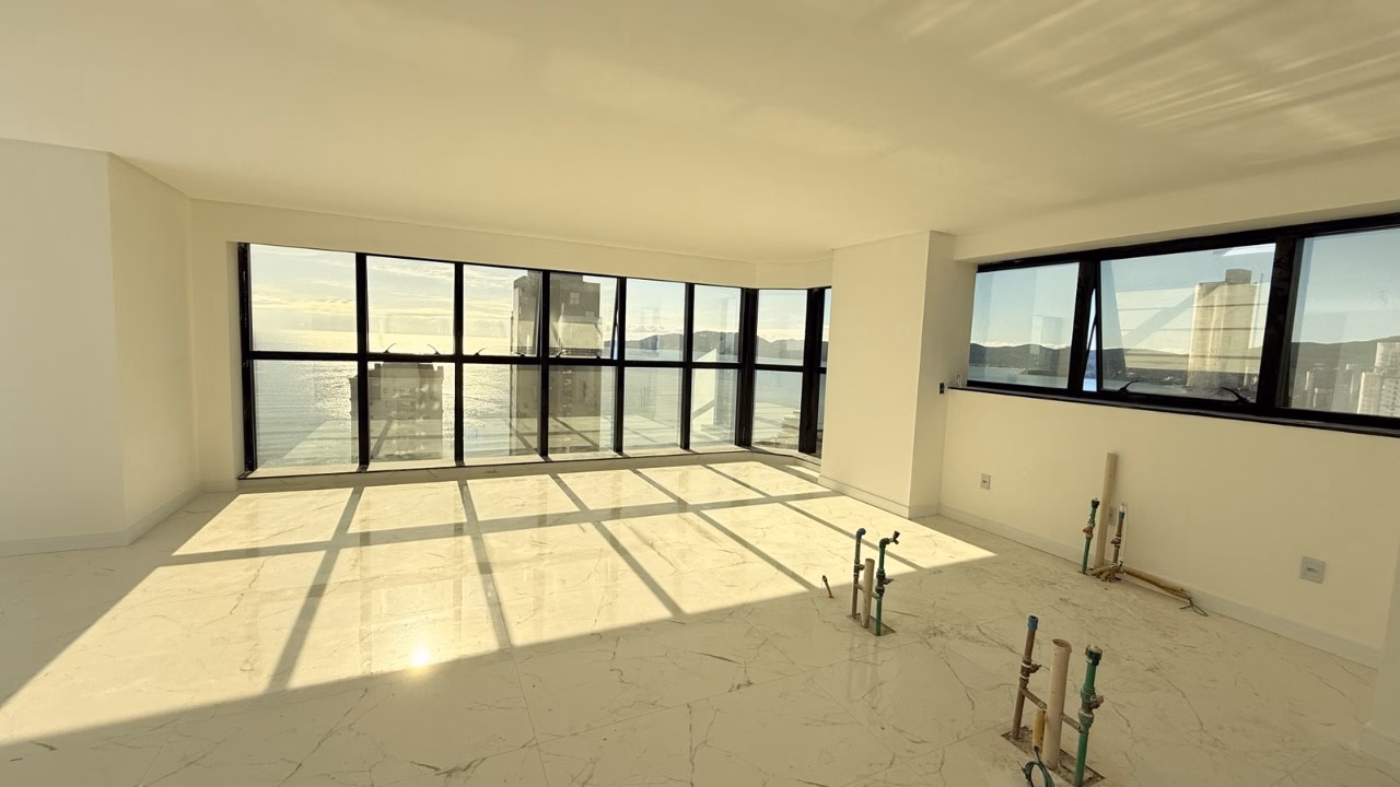 Cobertura 5 suítes em Meia Praia — Meia Praia, Itapema