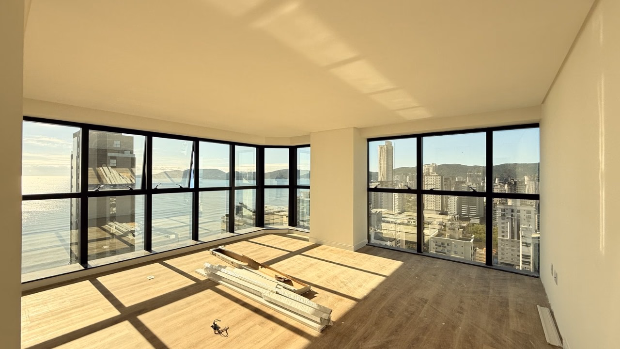Cobertura 5 suítes em Meia Praia — Meia Praia, Itapema