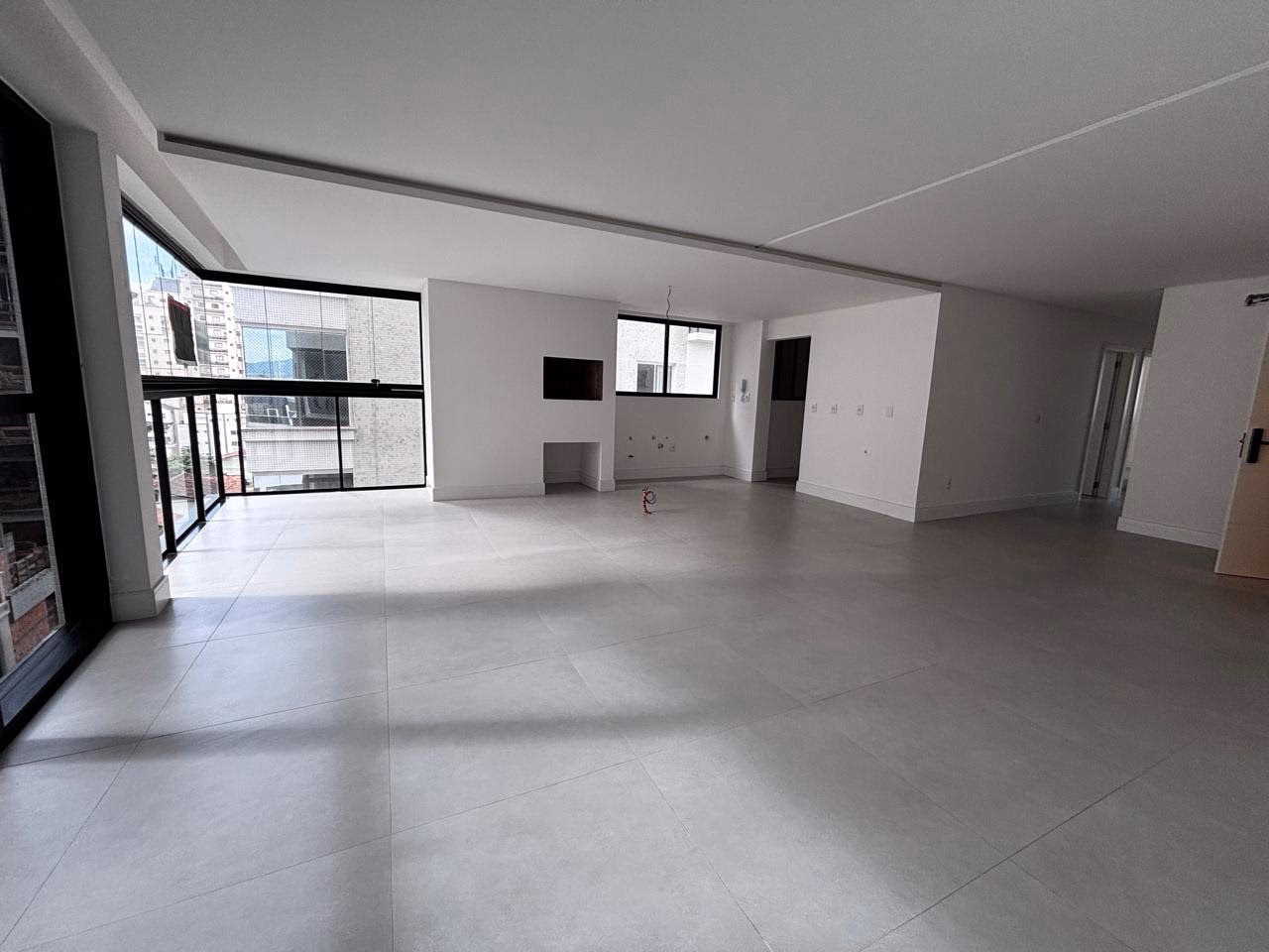 Apartamento 3 suítes em Meia Praia — Meia Praia, Itapema