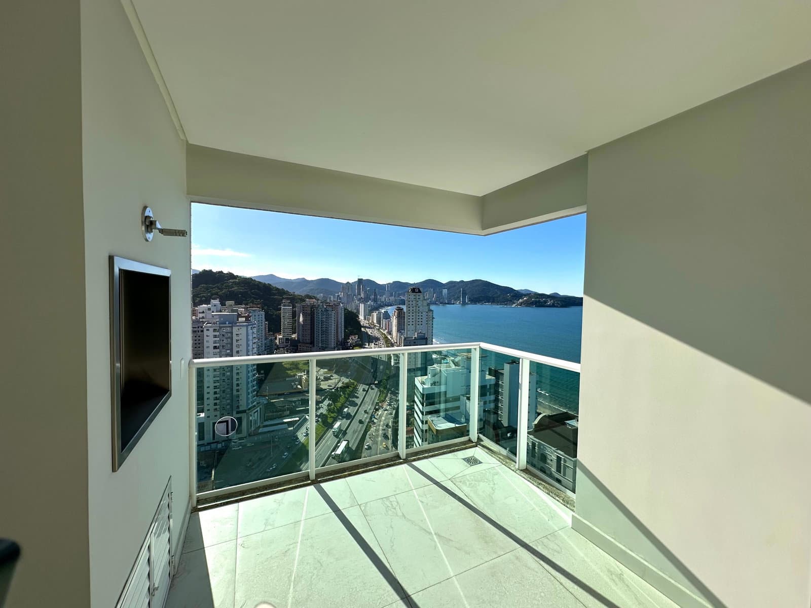 Apartamento 4 suítes em Meia Praia — Meia Praia, Itapema