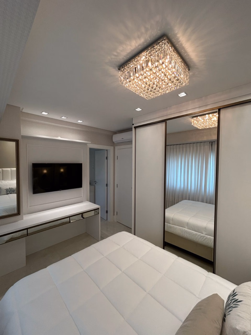 Apartamento 4 suítes em Meia Praia — Meia Praia, Itapema