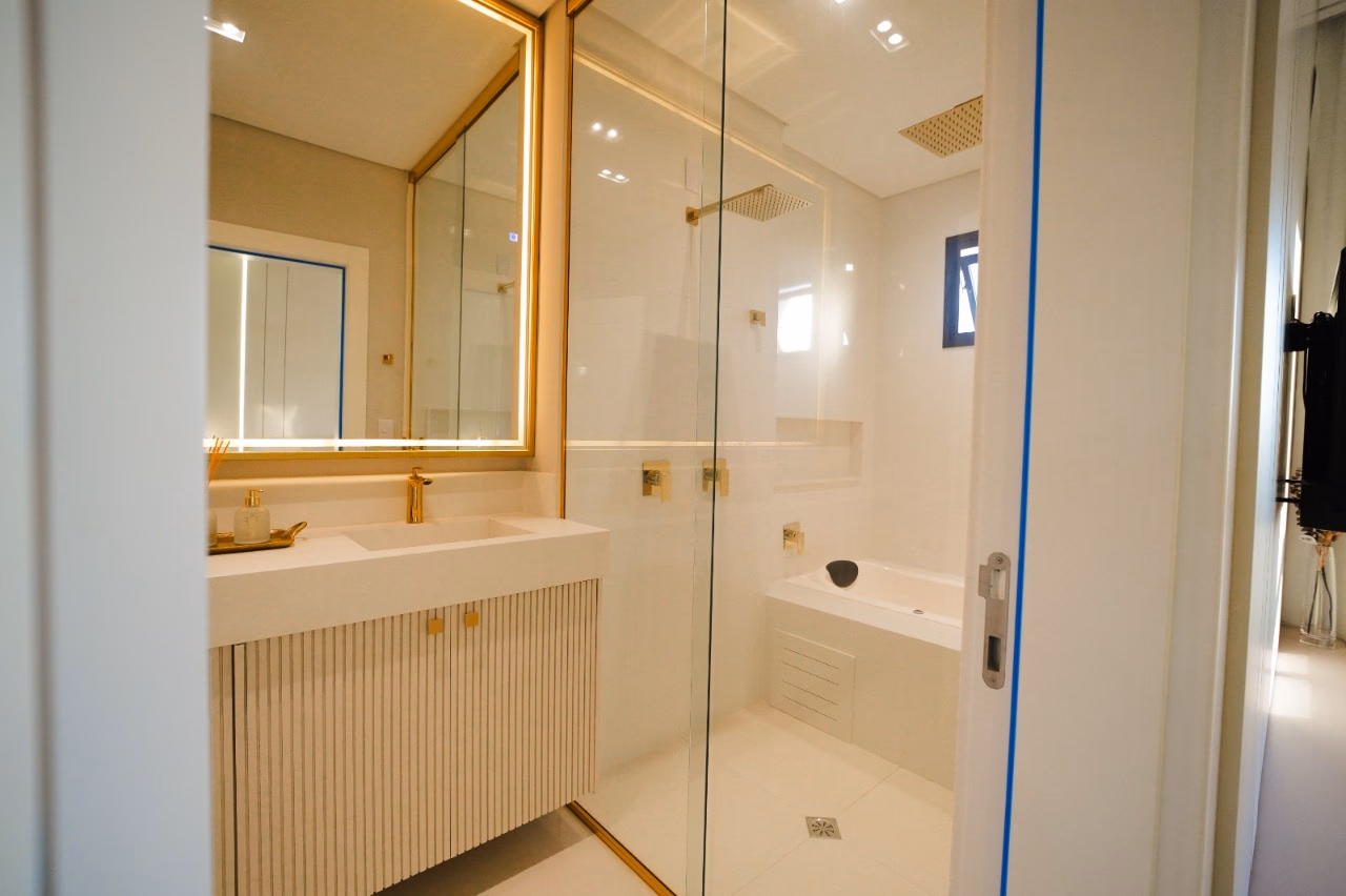 Apartamento 4 suítes em Meia Praia — Meia Praia, Itapema