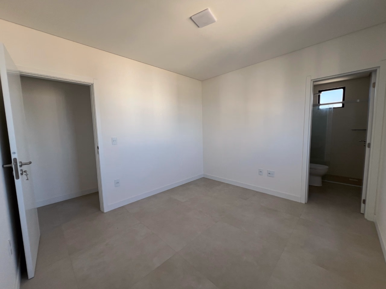 Apartamento 3 suítes em Meia Praia — Meia Praia, Itapema