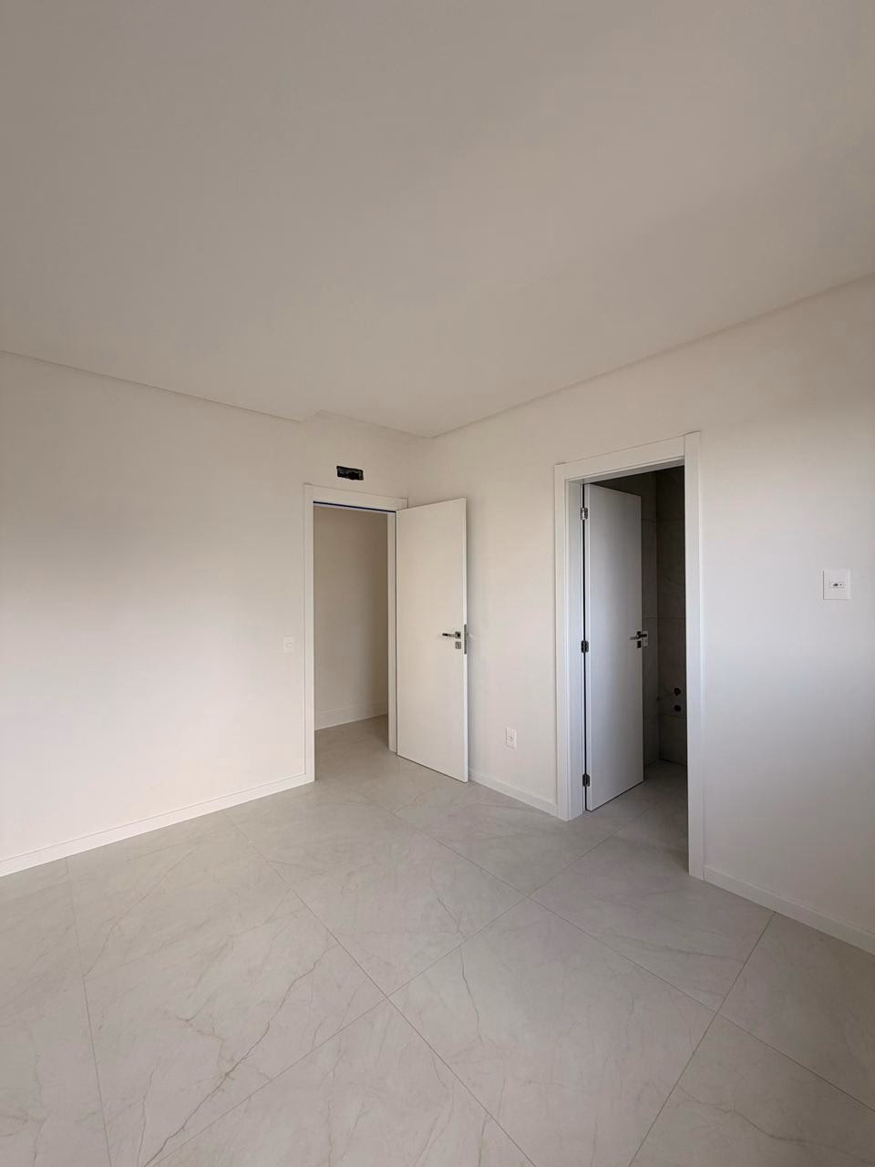 Apartamento 3 suítes em Meia Praia — Meia Praia, Itapema