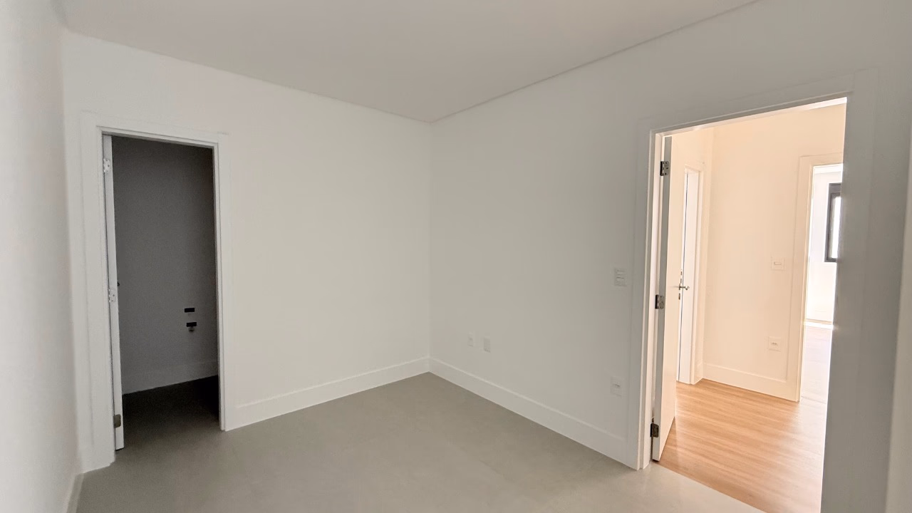 Apartamento 4 suítes em Meia Praia — Meia Praia, Itapema
