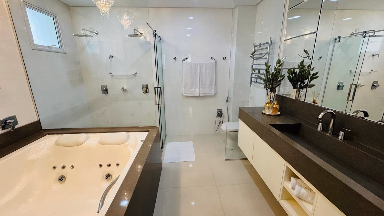 Apartamento 4 suítes em Meia Praia — Meia Praia, Itapema