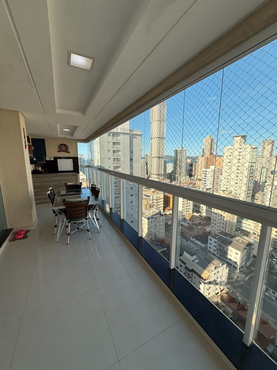 Apartamento 4 suítes em Meia Praia — Meia Praia, Itapema