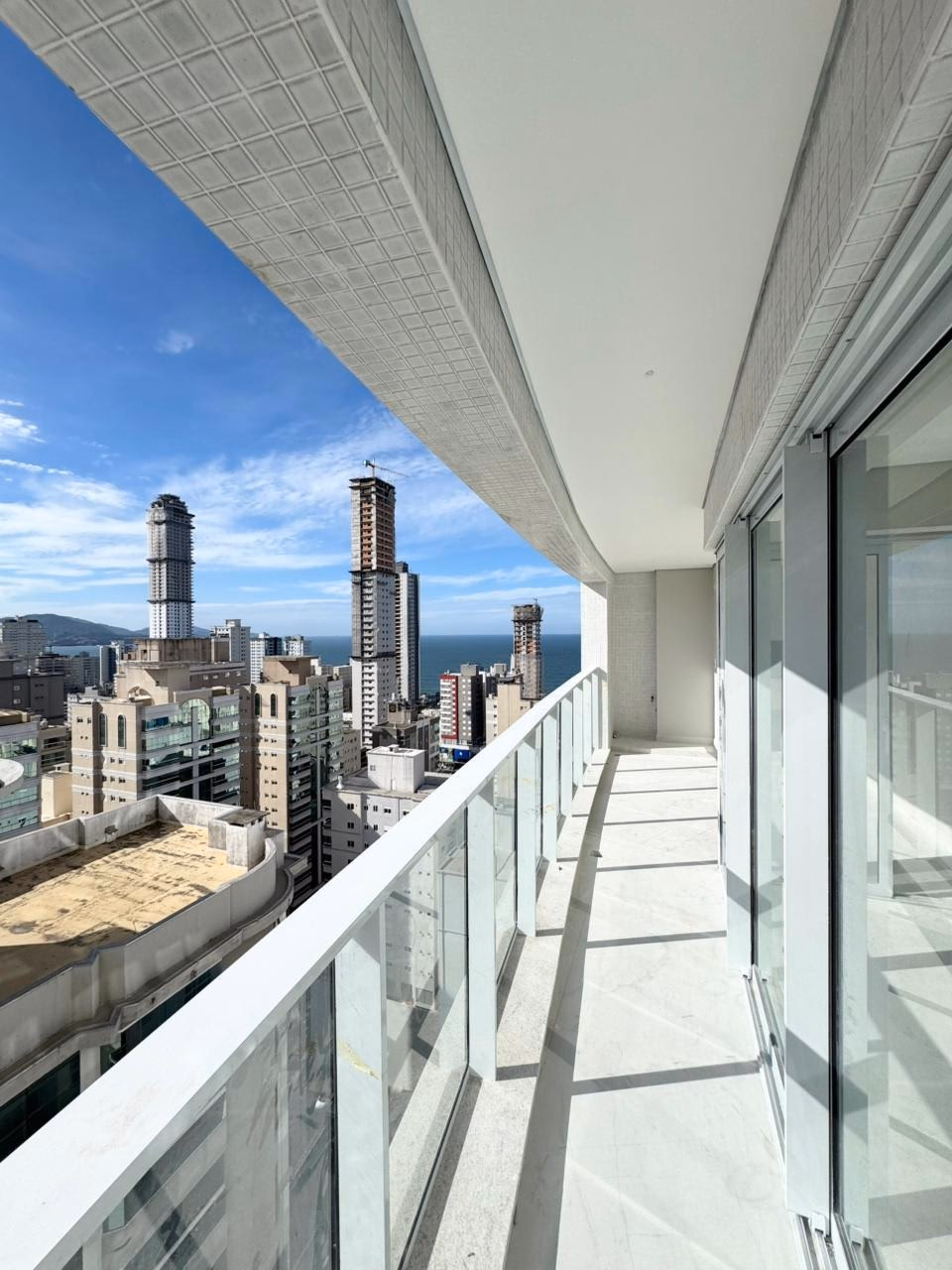 Apartamento 3 suítes em Meia Praia — Meia Praia, Itapema