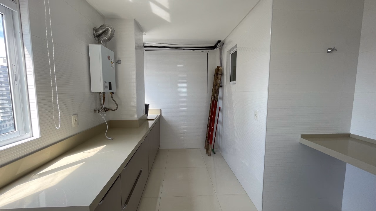 Apartamento 4 suítes em Meia Praia — Meia Praia, Itapema