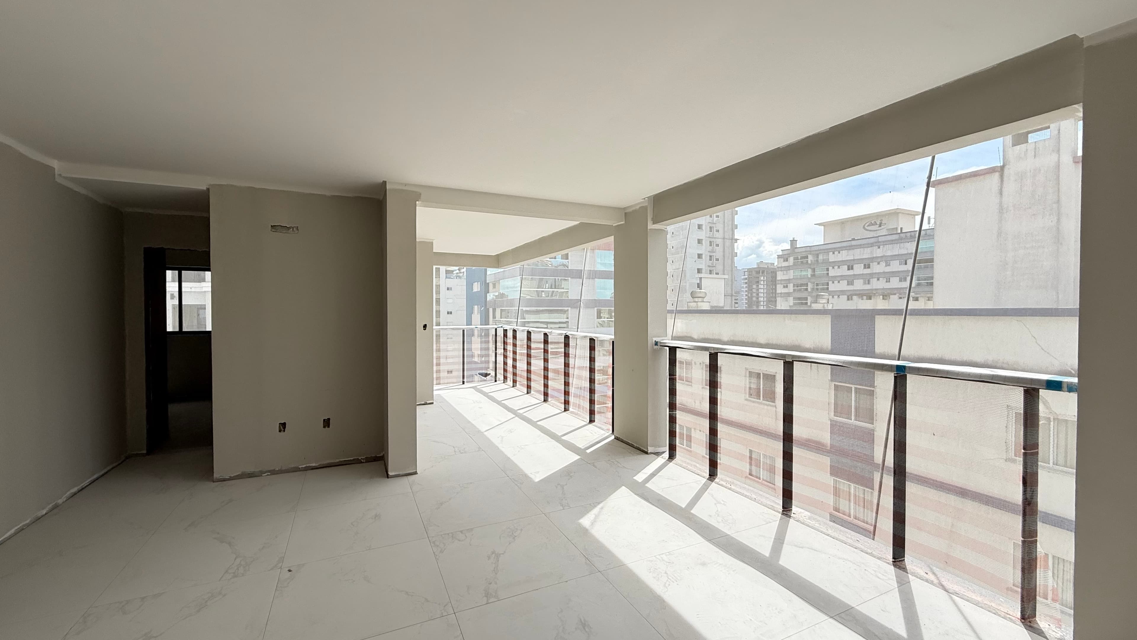 Apartamento 3 suítes em Meia Praia — Meia Praia, Itapema
