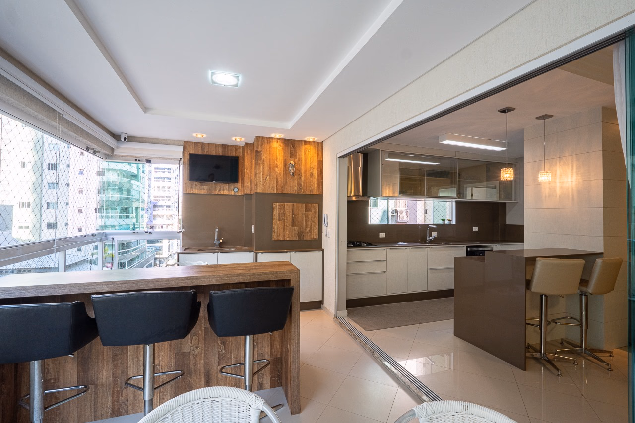 Apartamento 4 suítes em Meia Praia — Meia Praia, Itapema