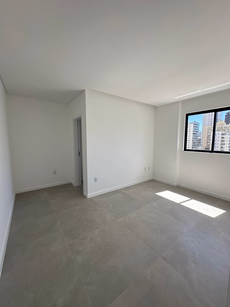 Apartamento 3 suítes em Meia Praia — Meia Praia, Itapema