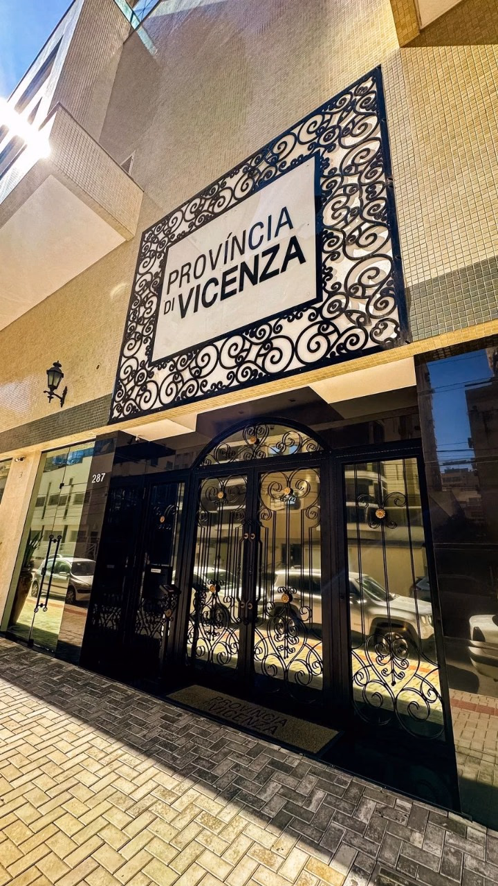 Residencial Provincia di Vicenza, Rua 260, Bairro Meia Praia, Itapema - SC  (2)
