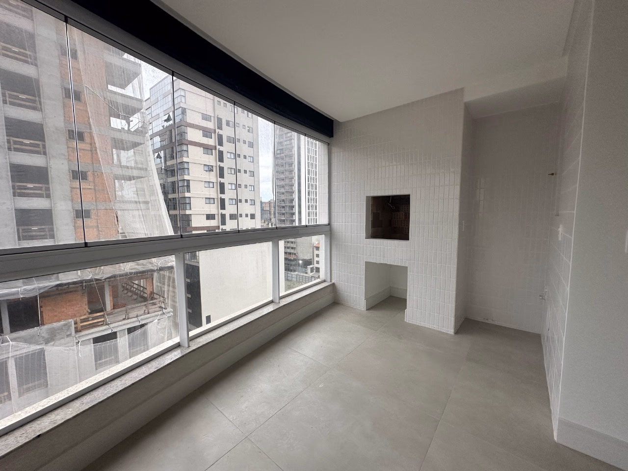 Apartamento 3 suítes em Meia Praia — Meia Praia, Itapema