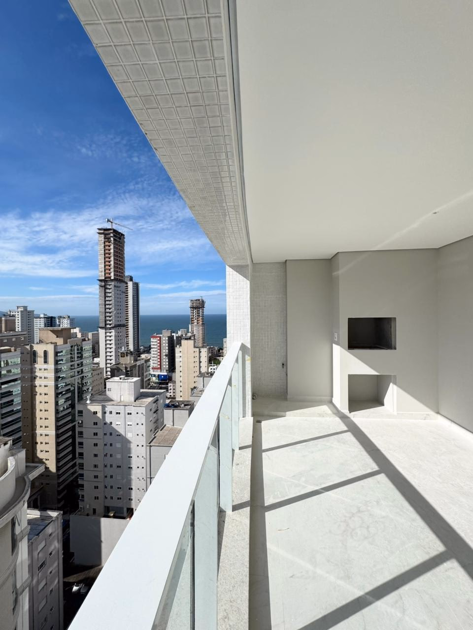 Apartamento 3 suítes em Meia Praia — Meia Praia, Itapema