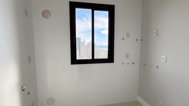 Apartamento 4 suítes em Meia Praia — Meia Praia, Itapema