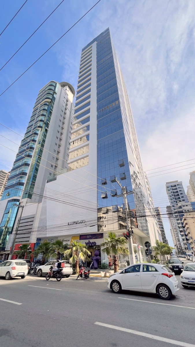 Illuminato Residencial — Meia Praia