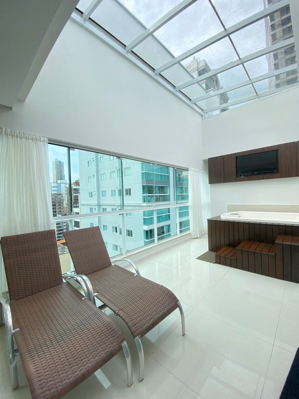 Apartamento 5 quartos em Meia Praia — Meia Praia