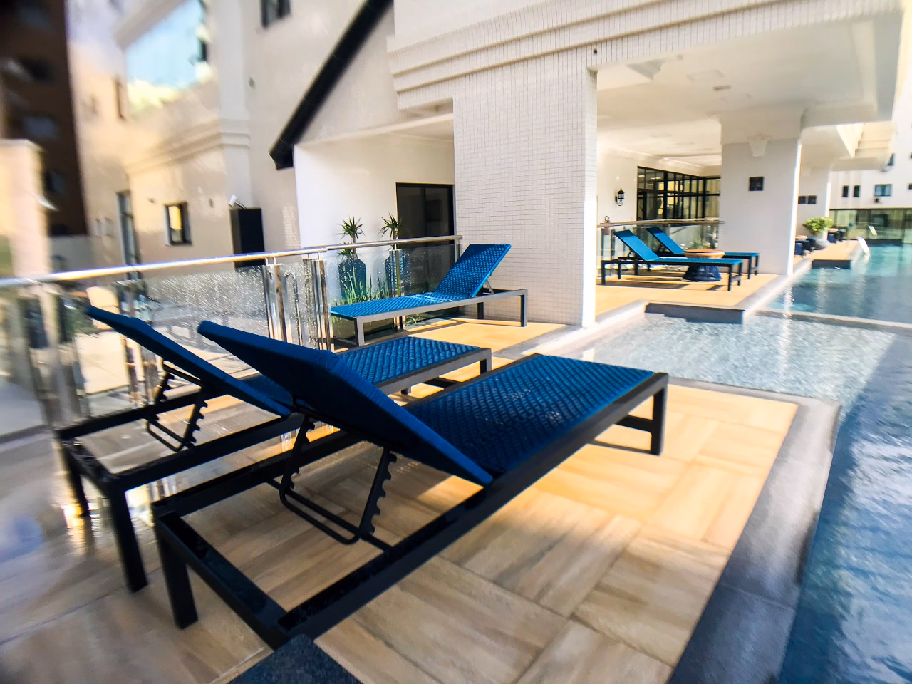 Apartamento frente avenida a venda no Villa de Siena em Meia Praia, Itapema