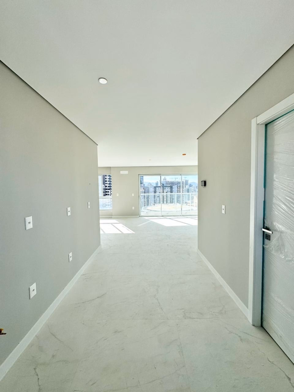 Apartamento 3 suítes em Meia Praia — Meia Praia, Itapema