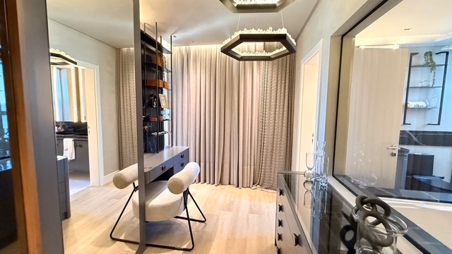 Apartamento 4 suítes em Meia Praia — Meia Praia, Itapema
