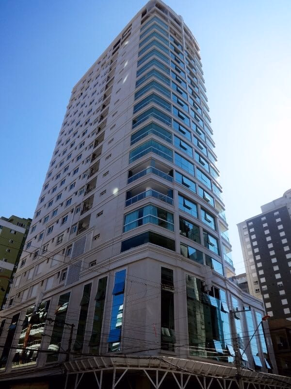 Evidence Tower Residence — Meia Praia