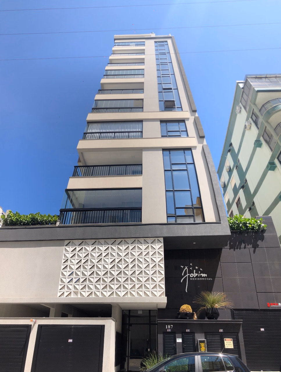 Jobim Residence — Meia Praia