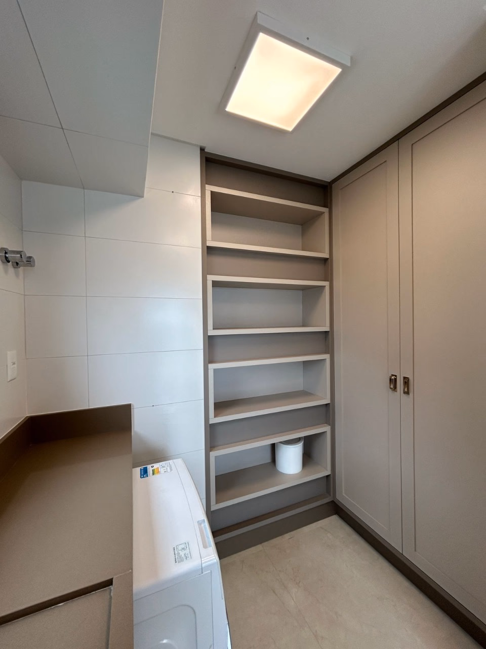 Apartamento 4 suítes em Meia Praia — Meia Praia, Itapema