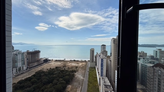 Apartamento 4 suítes em Meia Praia — Meia Praia, Itapema