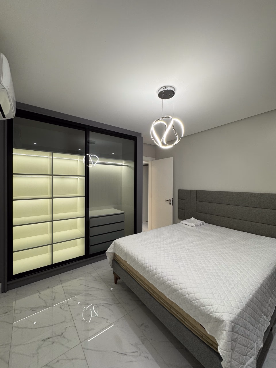 Apartamento 4 suítes em Meia Praia — Meia Praia, Itapema