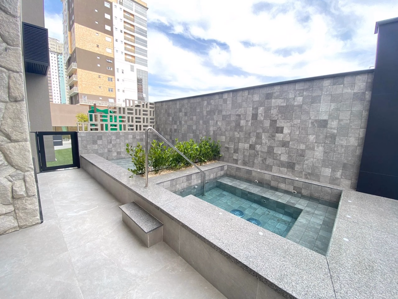 Residencial Avant Garde - Rua 305, Bairro Meia Praia, Itapema - SC (11)