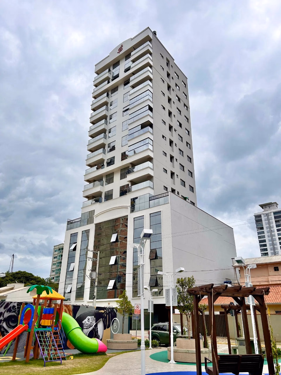 Maverick Residence — Meia Praia