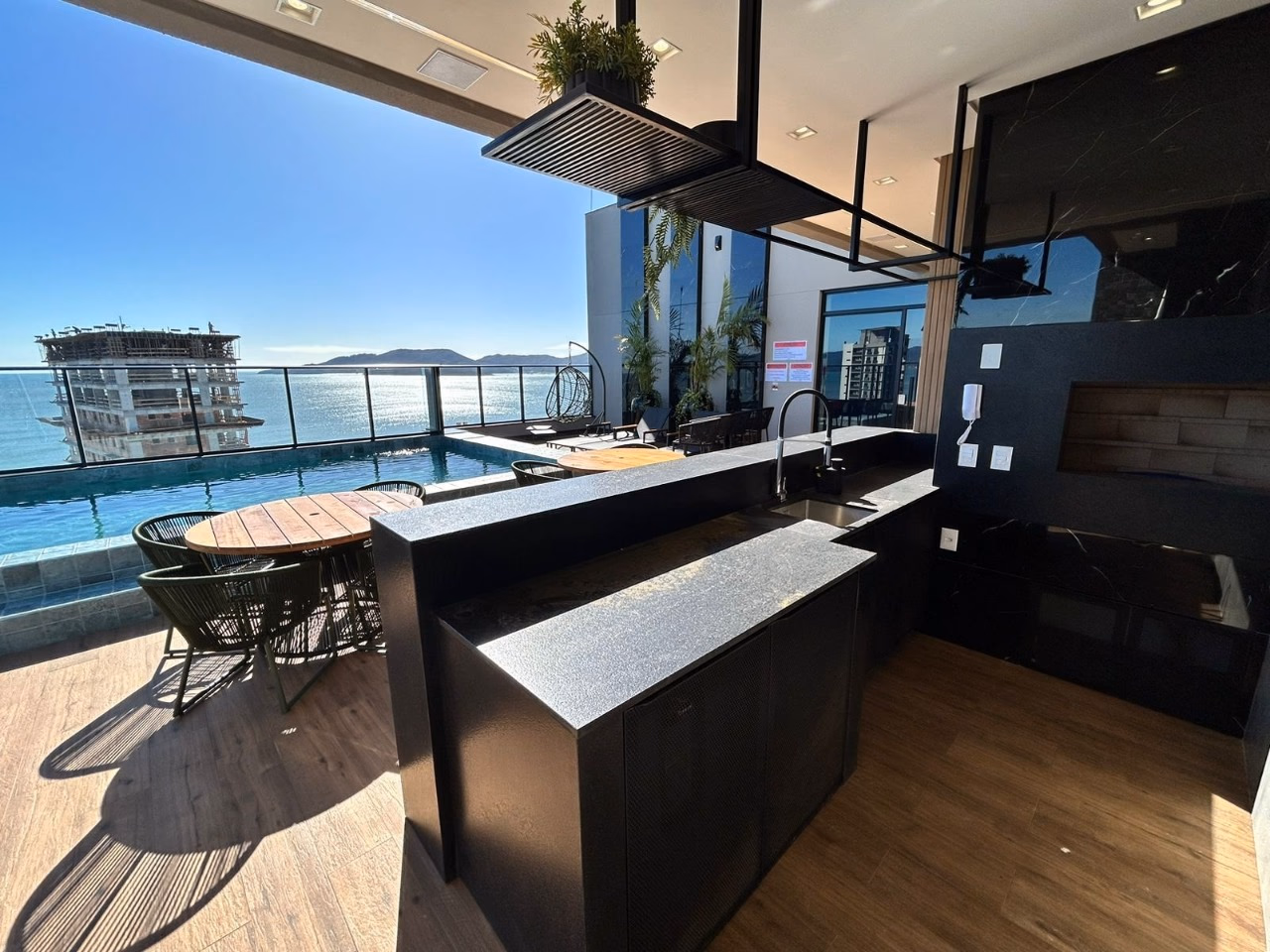 Residencial Laguna, Av
