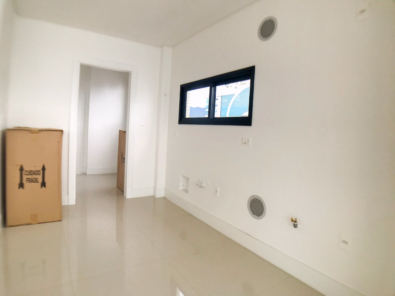 Apartamento 4 suítes em Meia Praia — Meia Praia, Itapema