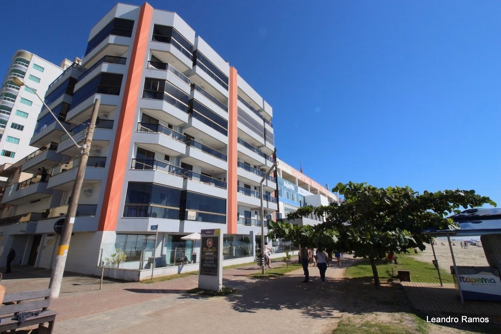 Axel Krieger Residence — Meia Praia