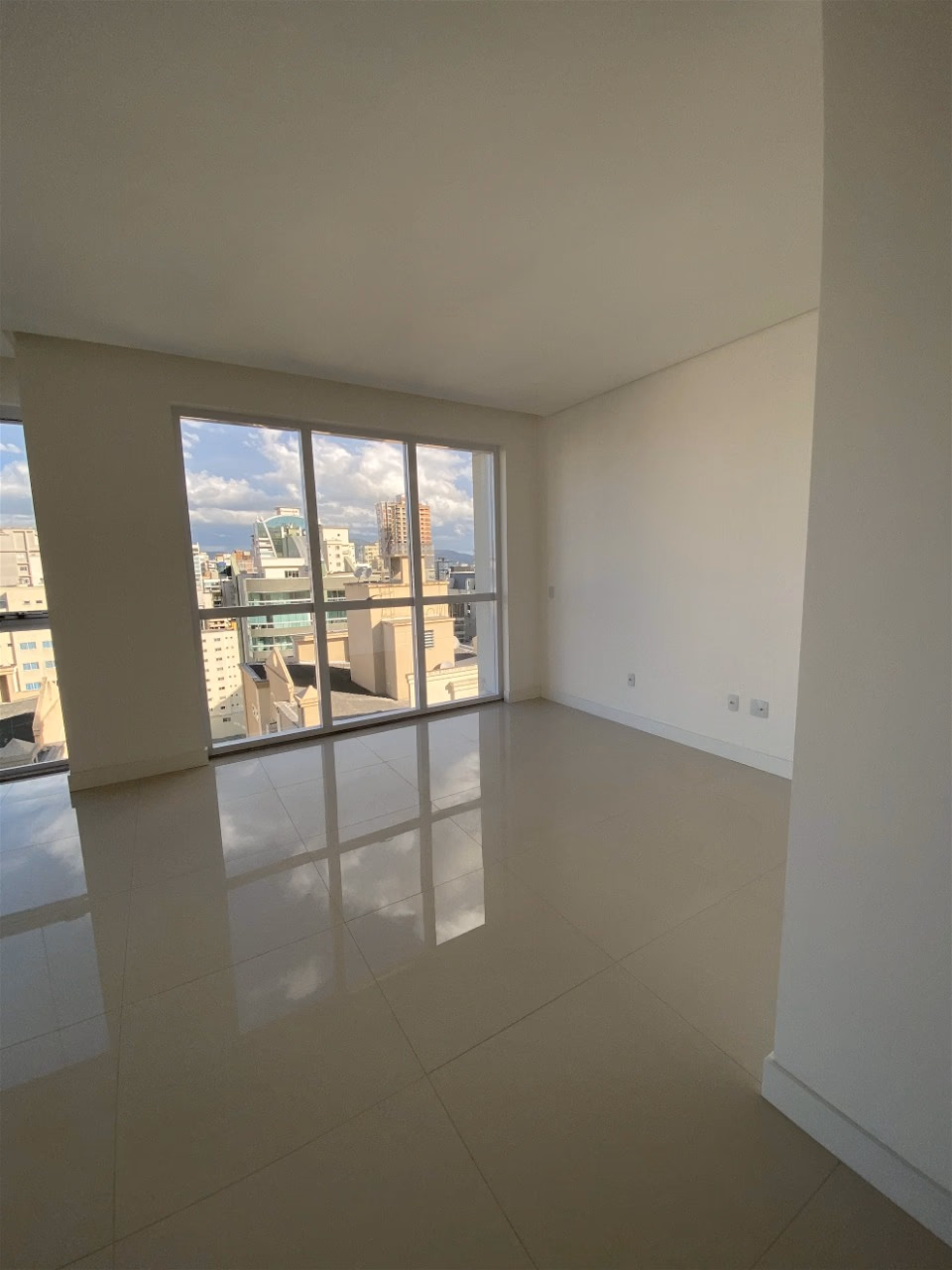 Apartamento 4 suítes em Meia Praia — Meia Praia, Itapema