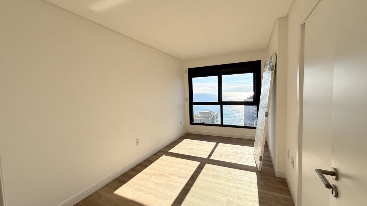 Cobertura 5 suítes em Meia Praia — Meia Praia, Itapema