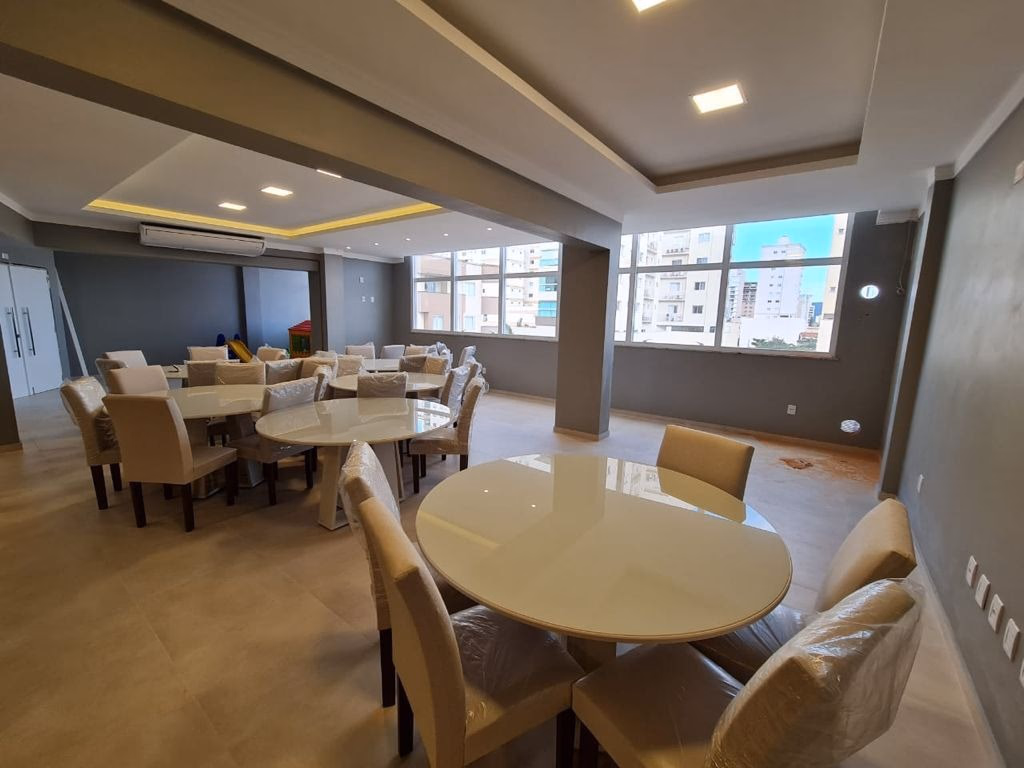 Apartamento a venda em Meia Praia (19)