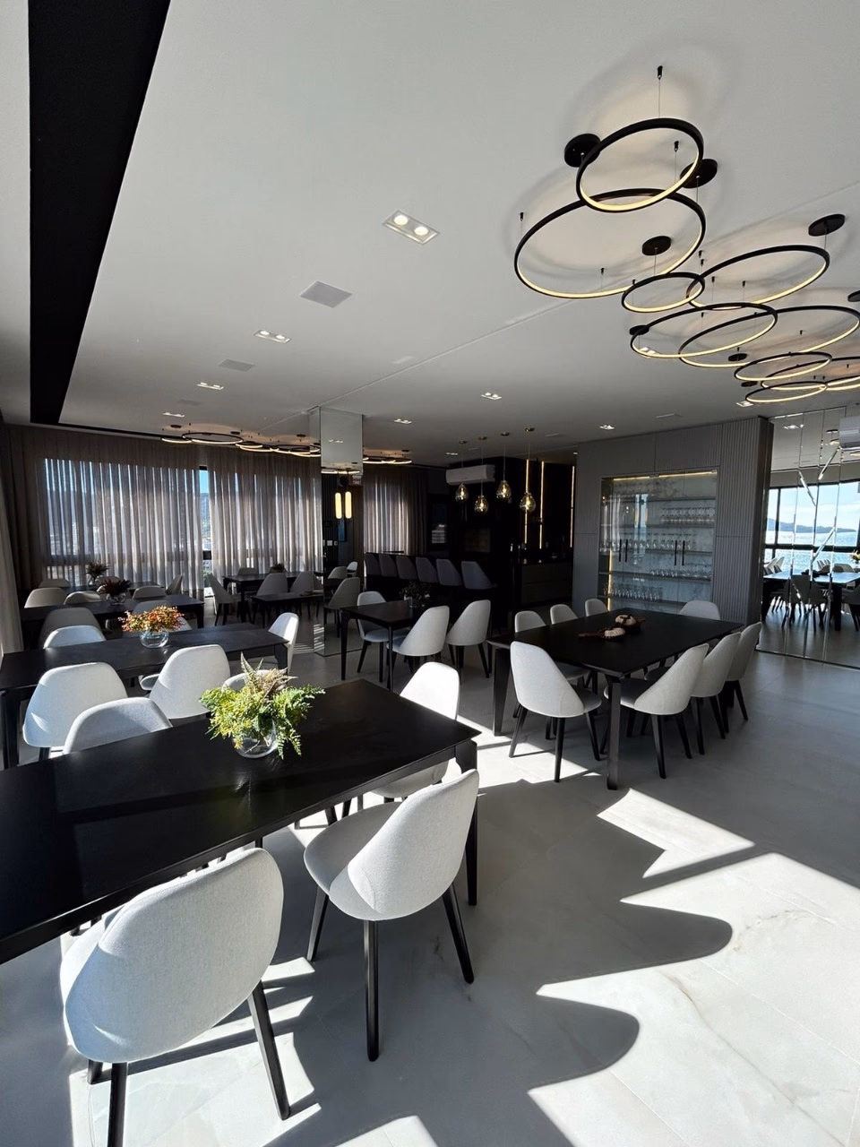Residencial Laguna, Av