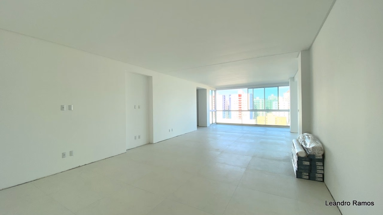 Apartamento 4 suítes em Meia Praia — Meia Praia, Itapema