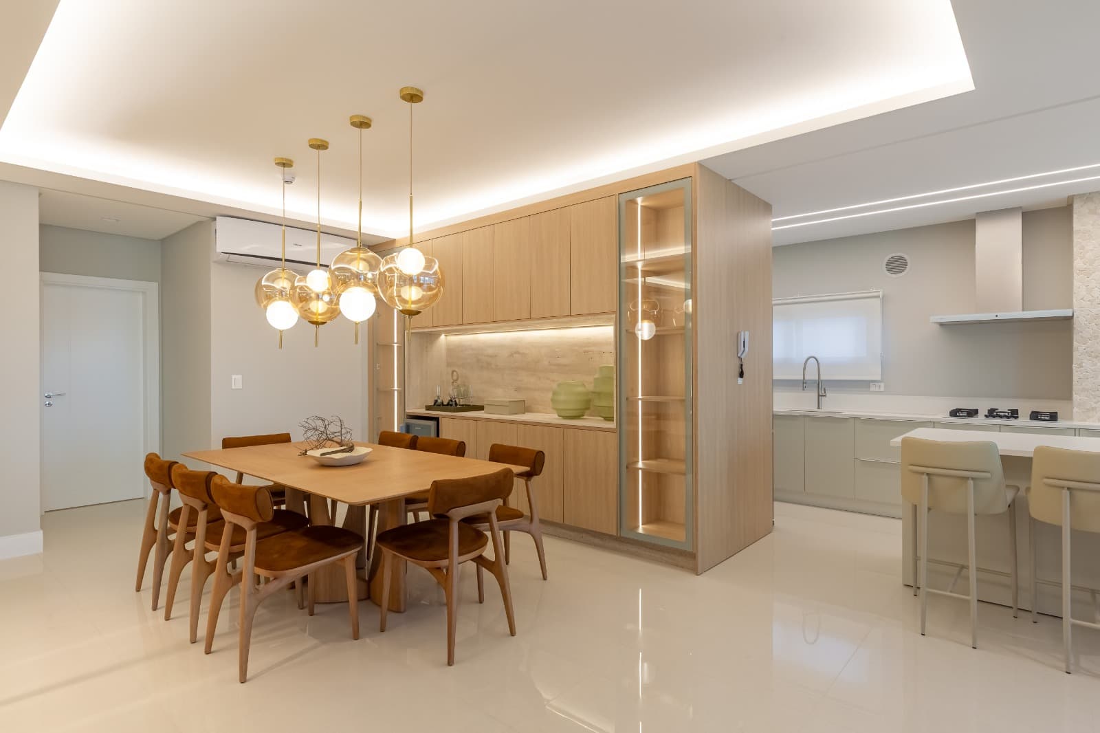 Apartamento 4 suítes em Meia Praia — Meia Praia, Itapema
