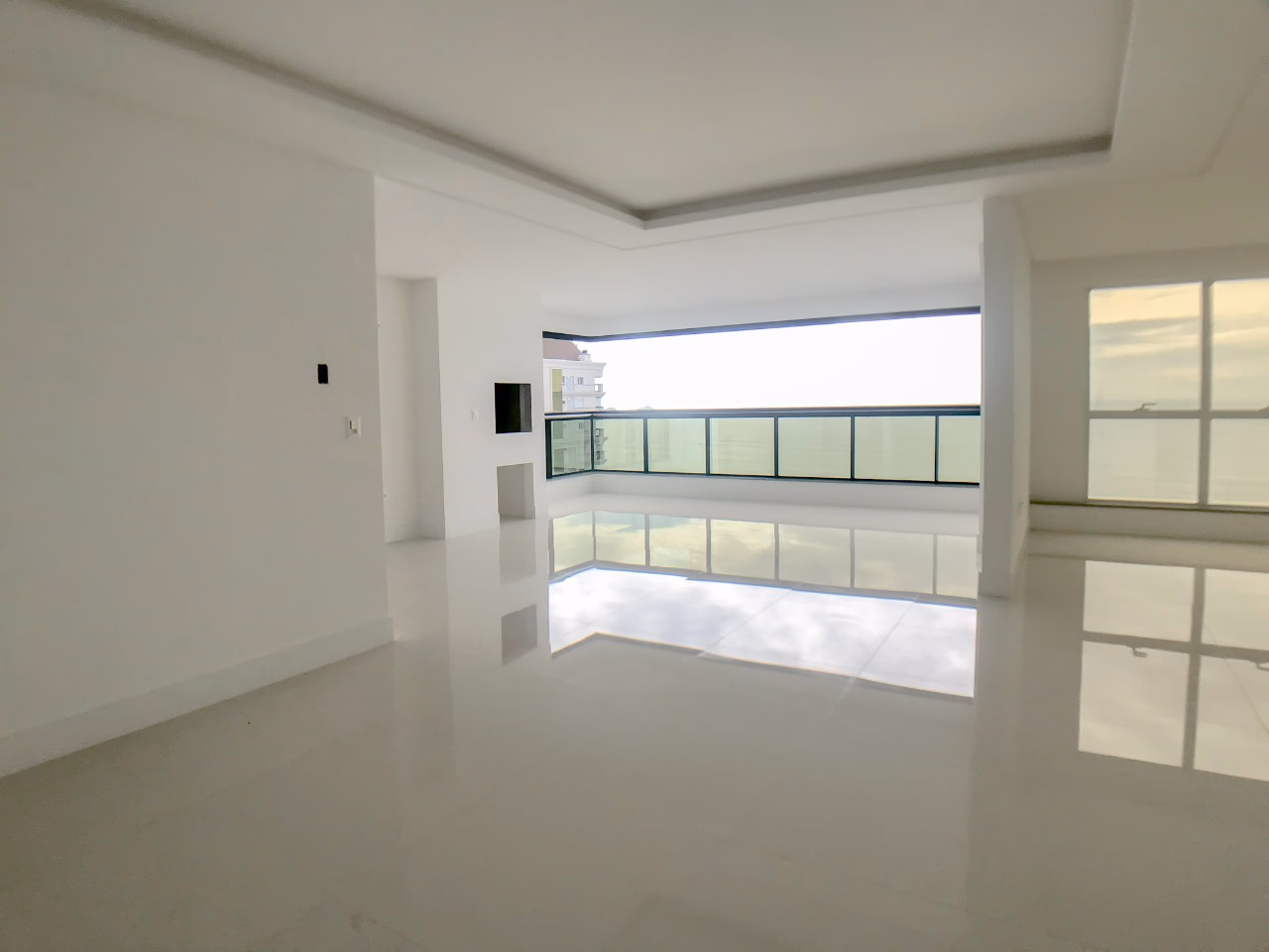 Apartamento 4 suítes em Meia Praia — Meia Praia, Itapema