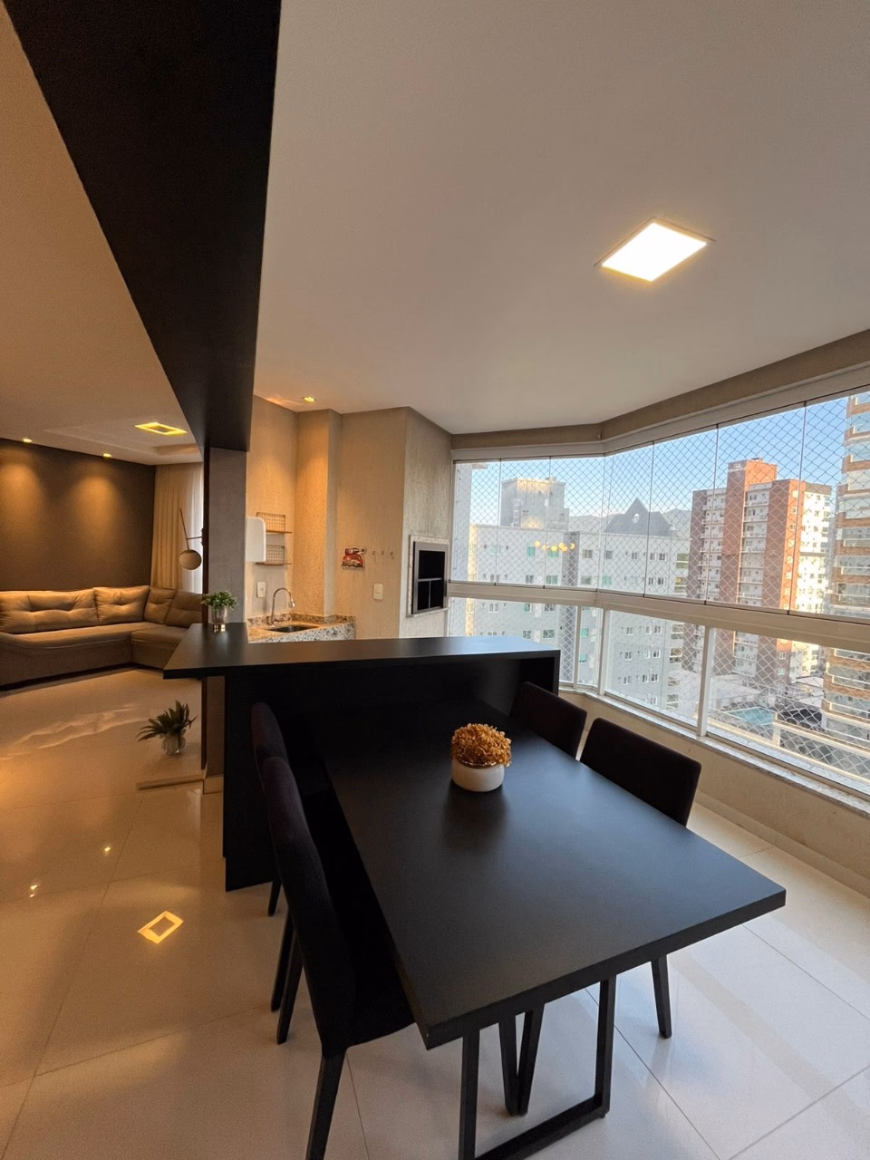 Apartamento 3 suítes em Meia Praia — Meia Praia, Itapema
