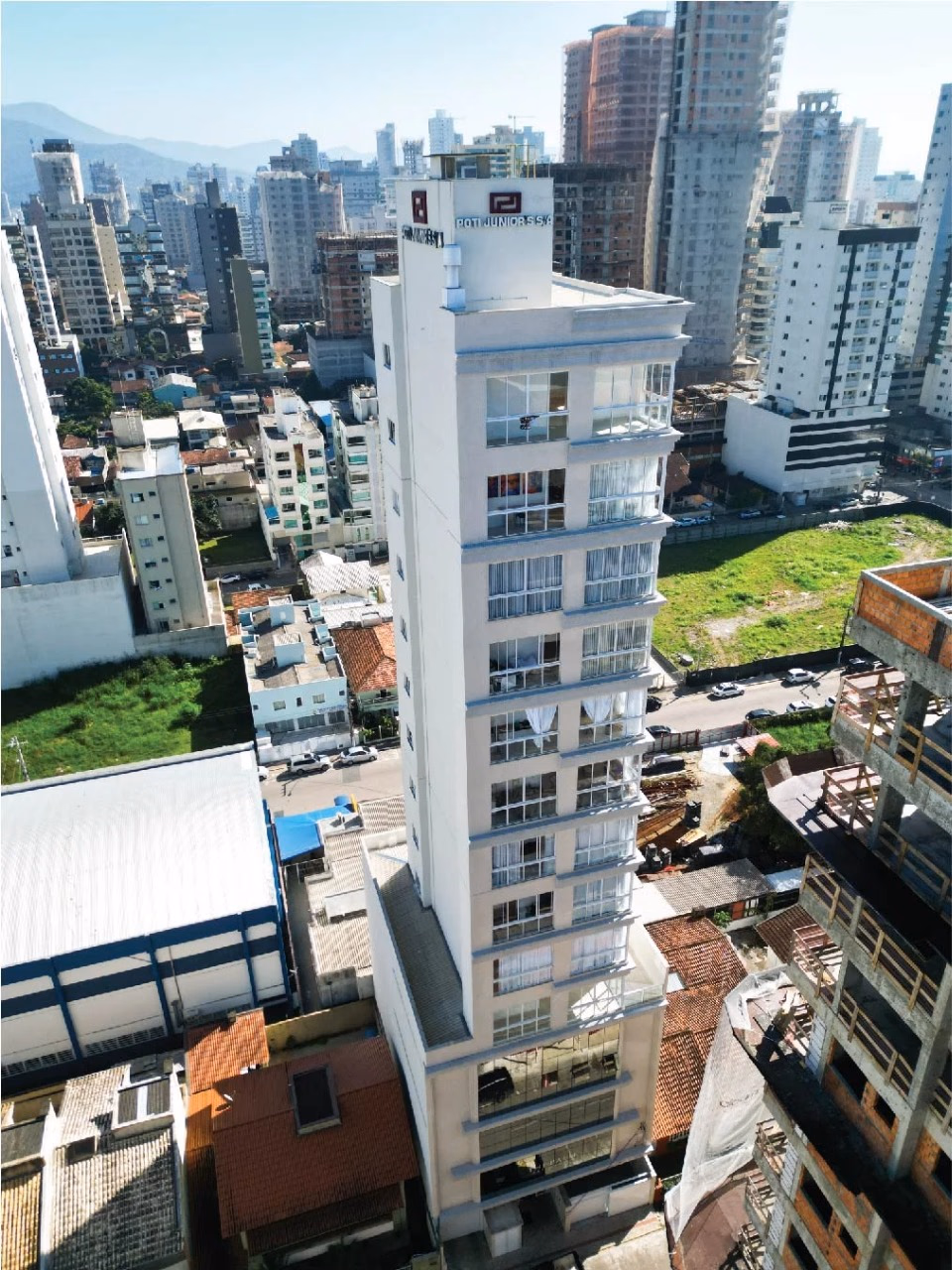 The Palm Residence, Rua 296, Bairro Meia Praia, Itapema - SC (2)