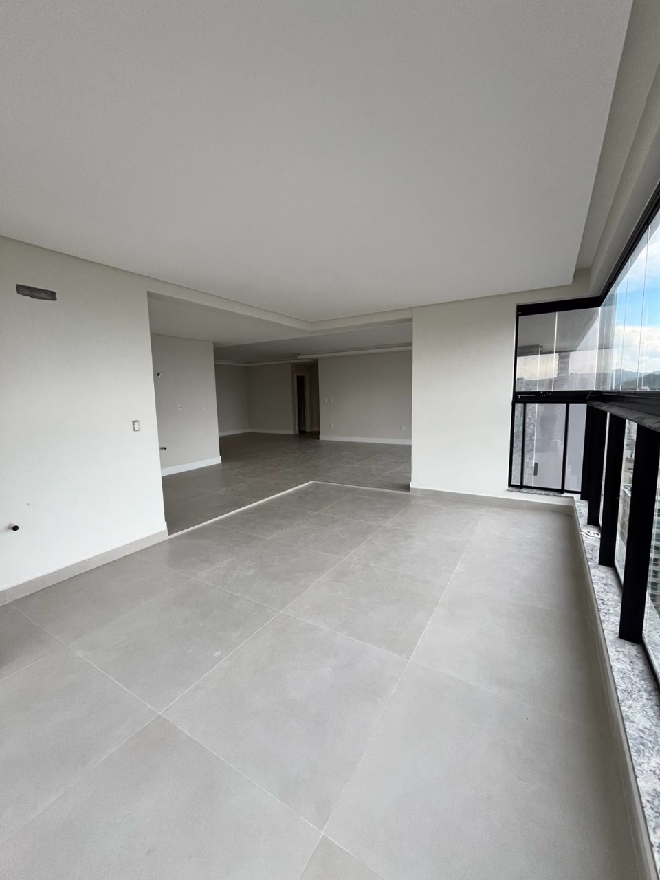 Apartamento 4 suítes em Meia Praia — Meia Praia