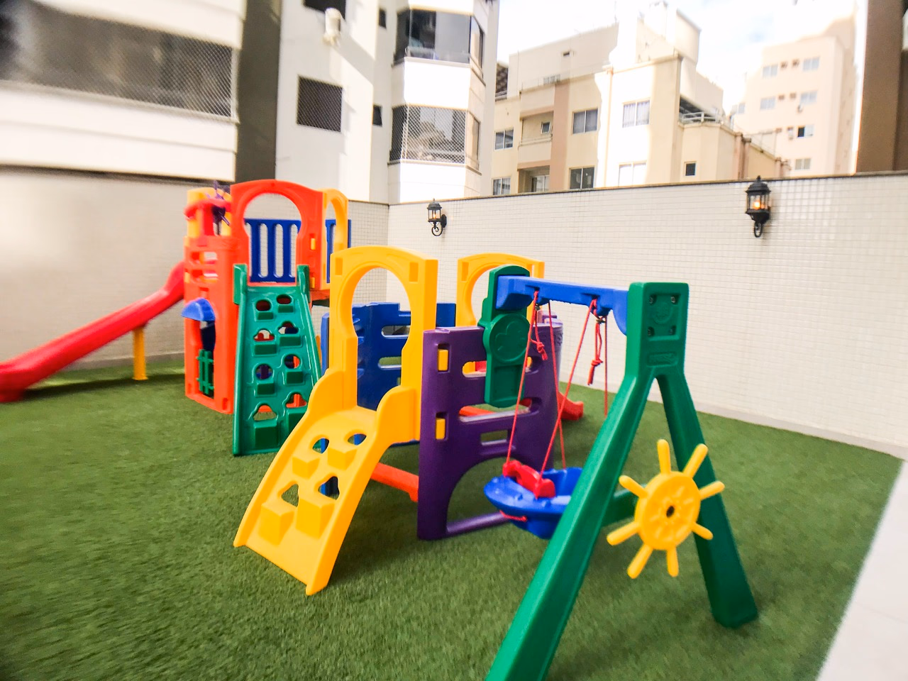 Apartamento frente avenida a venda no Villa de Siena em Meia Praia, Itapema