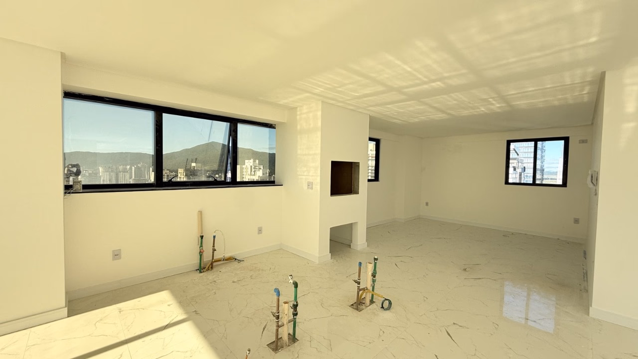 Cobertura 5 suítes em Meia Praia — Meia Praia, Itapema