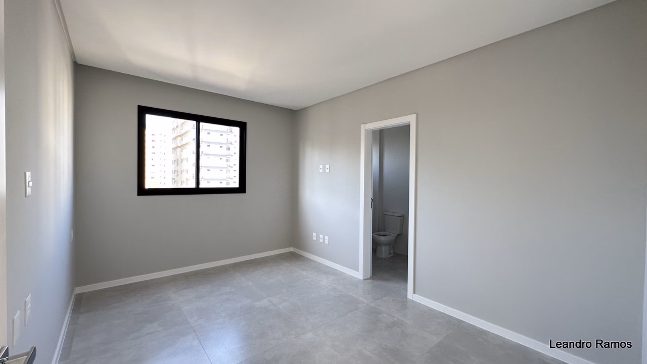Apartamento 2 suítes em Meia Praia — Meia Praia, Itapema