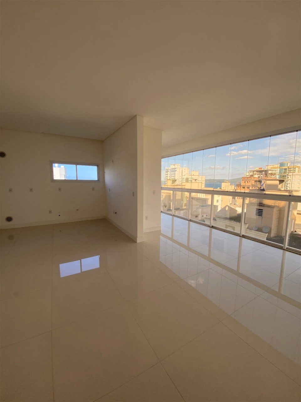 Apartamento 4 suítes em Meia Praia — Meia Praia, Itapema